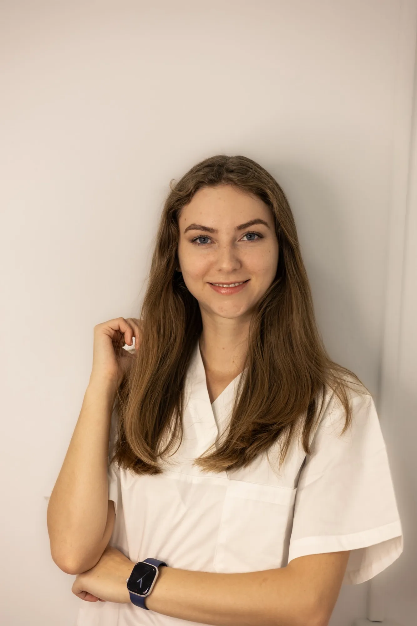 Nastya, especialista en electroepilación, en su estudio de Alicante